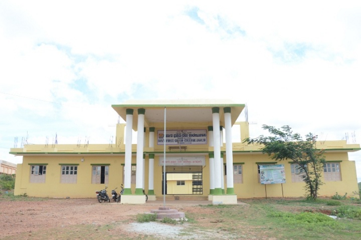 https://cache.careers360.mobi/media/colleges/social-media/media-gallery/26745/2019/11/7/Campus view of Government First Grade College Jagalur_Campus-View.jpg